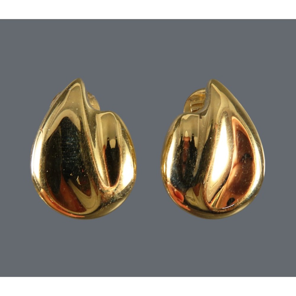 Vintage MONET CLIP ON EARRINGS Gold Tone Puffy Tear Drop SORT OF FLAME SHAPED